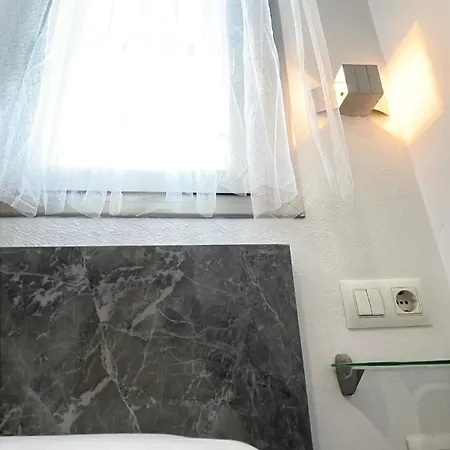 Piso Aconildevacaciones Aire Y Wifi, Aparcamiento P A 1 Minuto Apartment *
